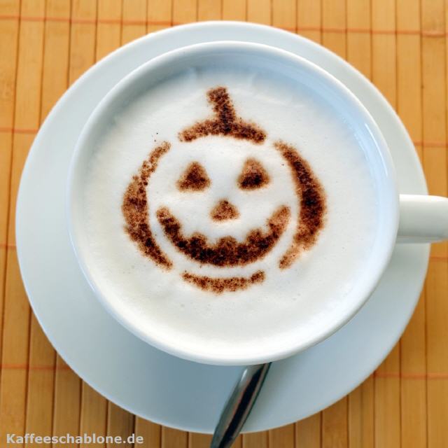 Milchschaumabdruck Halloween-Kürbis